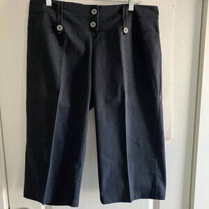 Valia High Rise Capri Pants Size 14 Black with Fashion Buttons